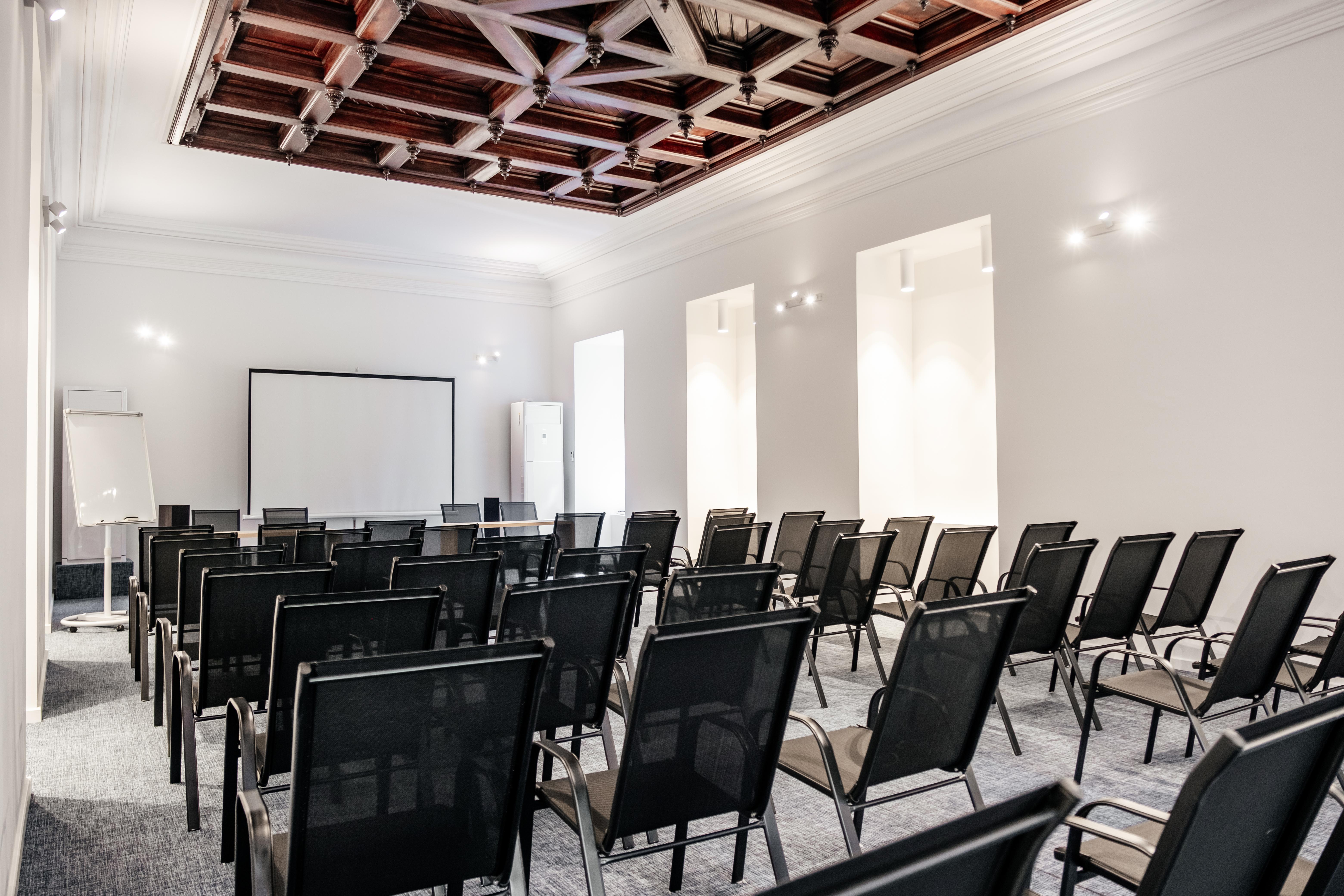 Ibis Stadium Hotel 4*