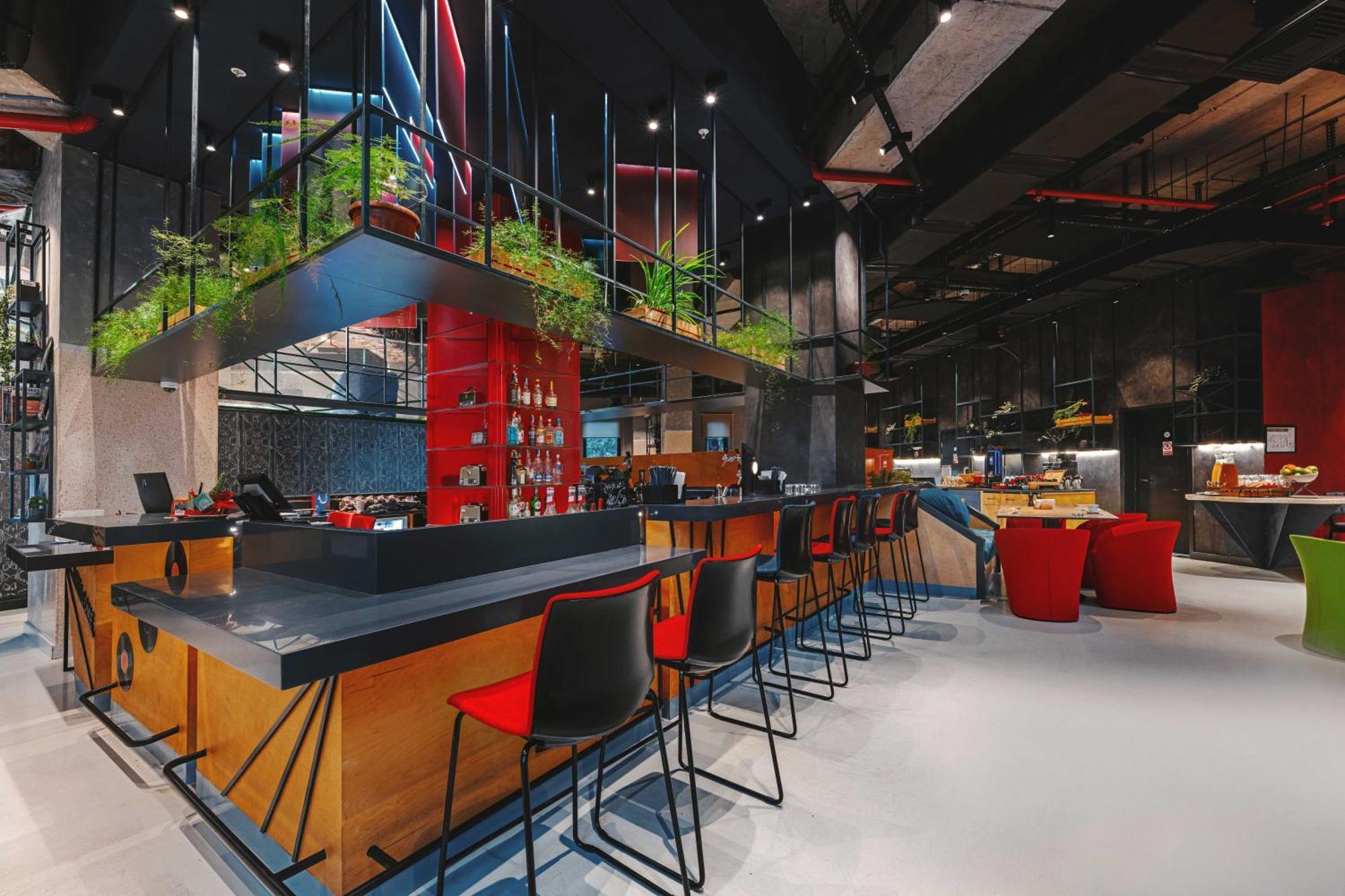 Ibis Stadium Hotel 4*