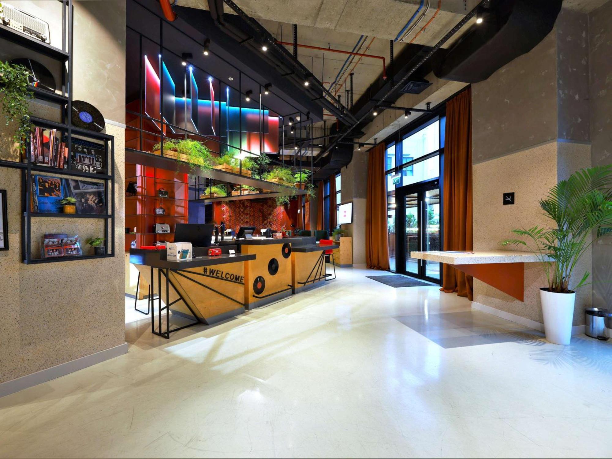Hotel Ibis Stadium 4*